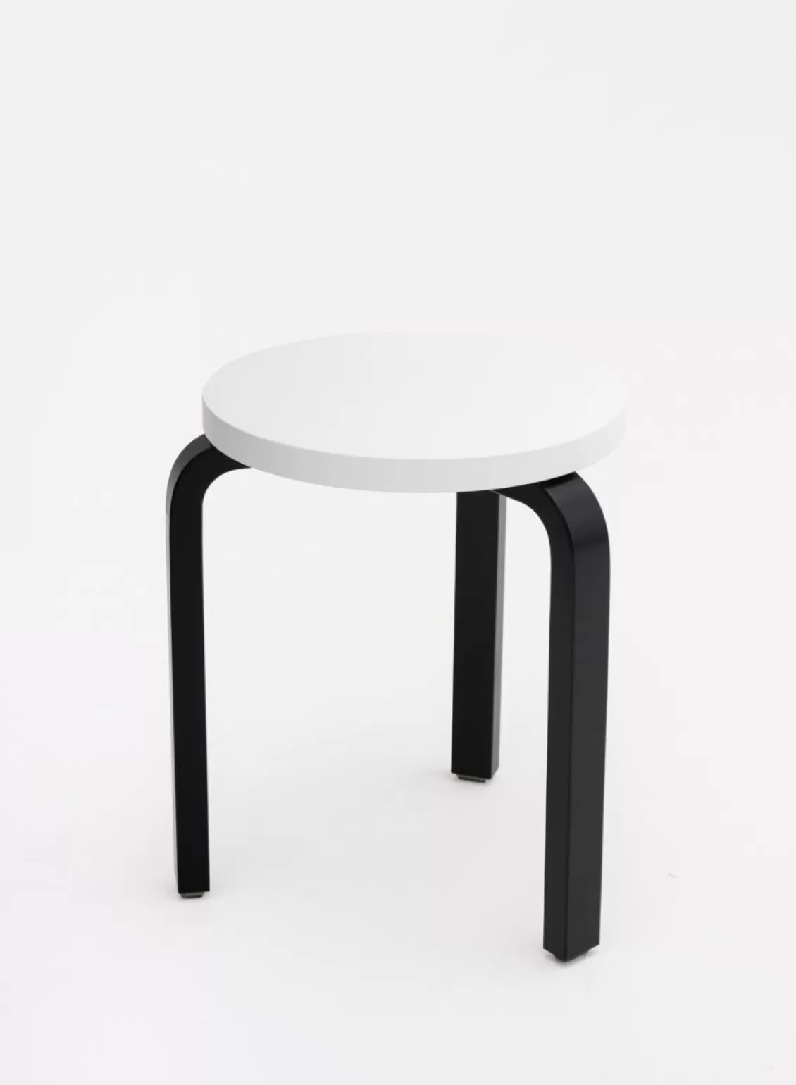 SUSAN BIJL Stool 60, Legs Black, Seat White - Artek Hot